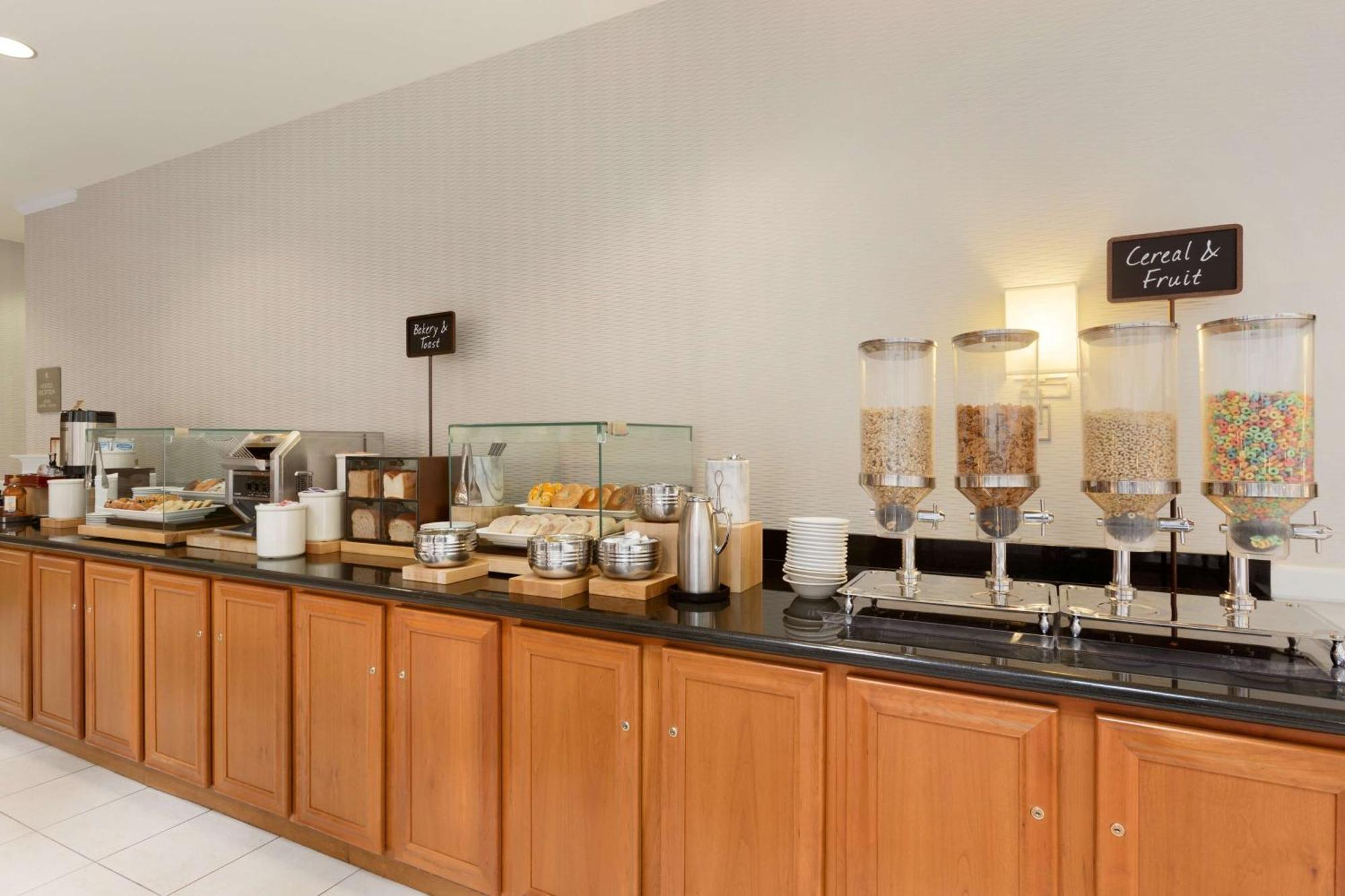 Embassy Suites Newark - Wilmington/South Eksteriør billede